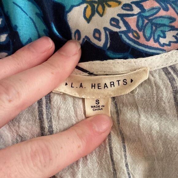 LA Hearts Tie Front Cropped Top - Picture 2 of 3